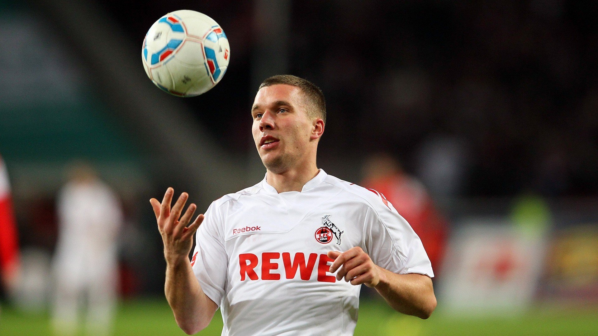 9you娱乐-赛道上的诗人，F1新赛季揭幕战之夜，克莱大场面先生再谱传奇